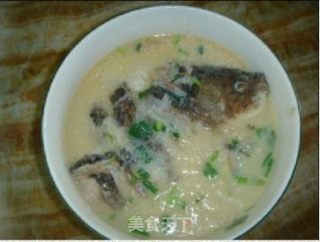 萝卜鲫鱼汤的做法