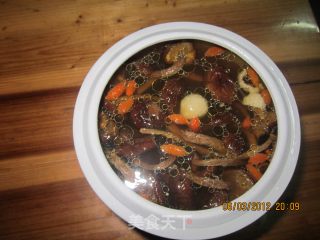 枸杞茶树菇炖鸡的做法