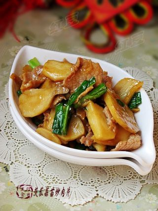 茨菰蒜苗炒肉片的做法