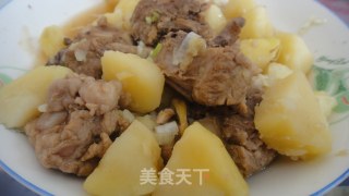 土豆炖排骨的做法