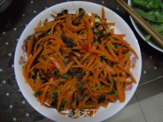 红萝卜丝炒木耳的做法