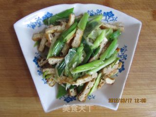 青蒜抄豆腐丝的做法