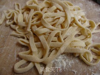 手擀鸡蛋面的做法