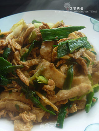 蒜香豆腐炒肉丝的做法