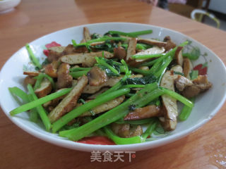 五香豆腐炒芹菜的做法