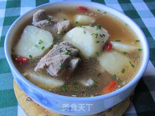 土豆脊骨汤的做法