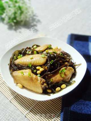 简简单单就能补充胶原蛋白——海带黄豆焖鸡翅的做法