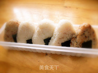 一锅饭的两种味道——日式饭团的做法