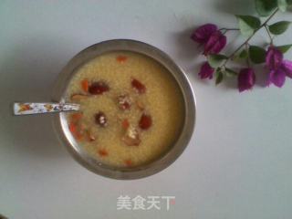 红枣枸杞小米粥的做法