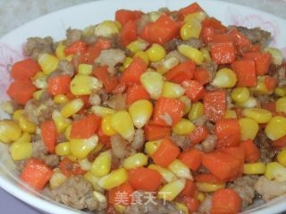 炒三丁（玉米胡萝卜炒肉末）的做法