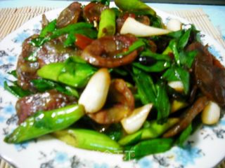 青蒜炒腊肠的做法