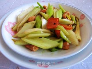 西芹腰果的做法