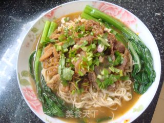 牛腩汤面的做法