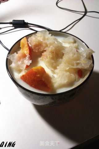 吃宵夜有点罪恶感——没关系，南瓜银耳牛奶羹没有罪恶感的美容宵夜的做法