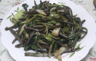 厥菜炒大蒜的做法