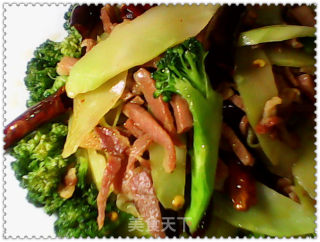 美味小炒——西兰花炒火腿肉的做法