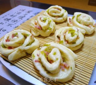 开了花的培根花卷 …… 雅子家的美味儿的做法
