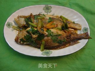 焖黄花鱼的做法