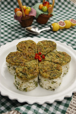 把明媚的“春天”揉进饭团里——香椿蛋饼饭团的做法