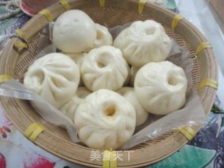 白白胖胖的------酸菜猪肉包子的做法