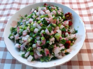 蒜苗炝炒泡萝卜（家常菜）