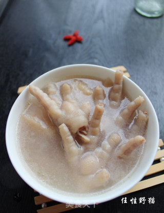 ｛滋补美容汤｝榴莲炖鸡脚的做法