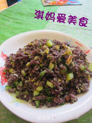 黄瓜鸡蛋炒黑米饭的做法
