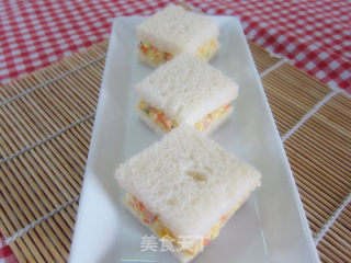 鸡蛋沙拉三明治