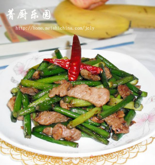 一道香嫩入味又极其下饭的葱姜蒜炒肉片——蒜苗炒肉片的做法
