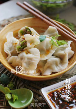清甜鲜嫩、令人齿颊生香的【榆钱馅饺子】的做法