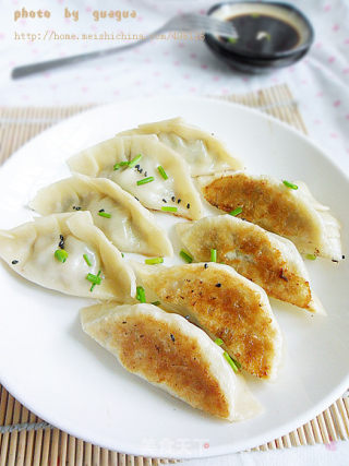 香喷喷滴美味【秘制梅香煎饺】的做法