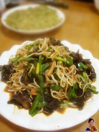 绿豆芽韭菜炒木耳的做法
