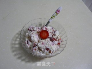 杏仁草莓奶拌的做法