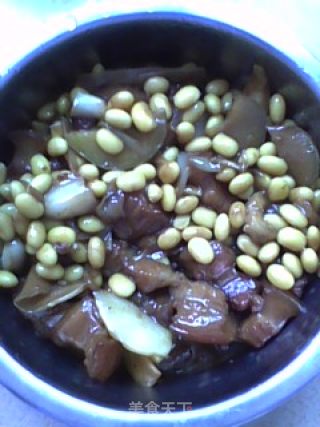 红烧肉焖黄豆的做法