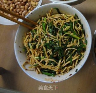 凉拌豆腐皮韭菜的做法