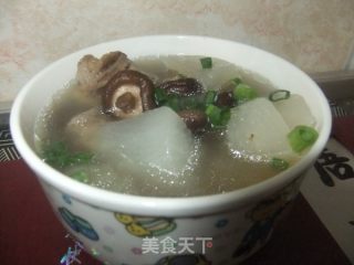 萝卜香菇排骨汤的做法