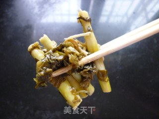 腌菜炒小春笋的做法