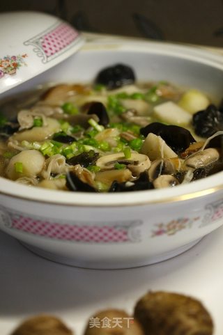 菌菇毛芋汤的做法