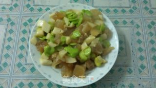 茭白炒牛筋的做法