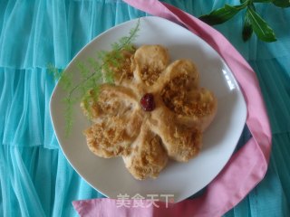 生若夏花之绚烂：培根肉松花型面包的做法