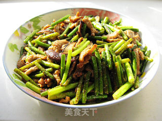 香菇蒜薹炒肉丝的做法