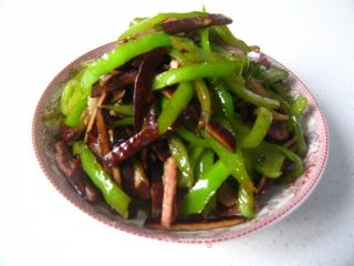 徽里乡人的一道小菜（给妈妈的节日礼物）--徽茶干青椒肉丝的做法