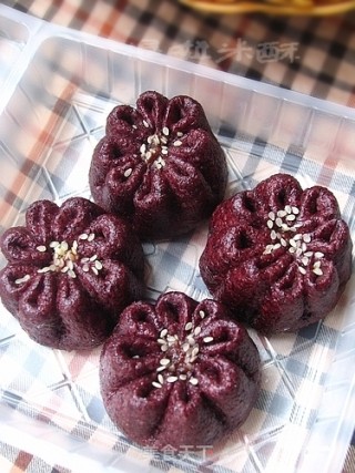营养早餐之——黑米豆沙菊花包的做法