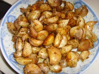 下酒小菜——孜盐蒜的做法