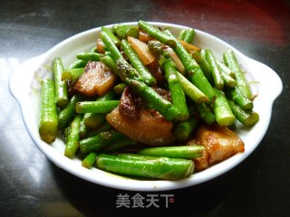 五花肉炒芦笋的做法