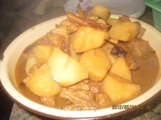 土豆烧牛肉的做法