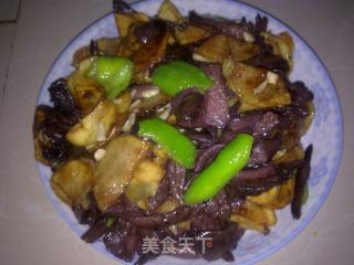 红蘑土豆片的做法