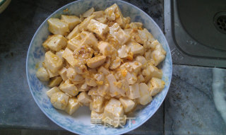 咸蛋黄、鱼丸烩豆腐的做法