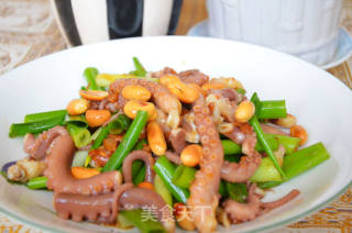 幸福美食：颠覆传统口味之黄豆酱小葱拌八带的做法