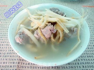 茴香根煮排骨的做法